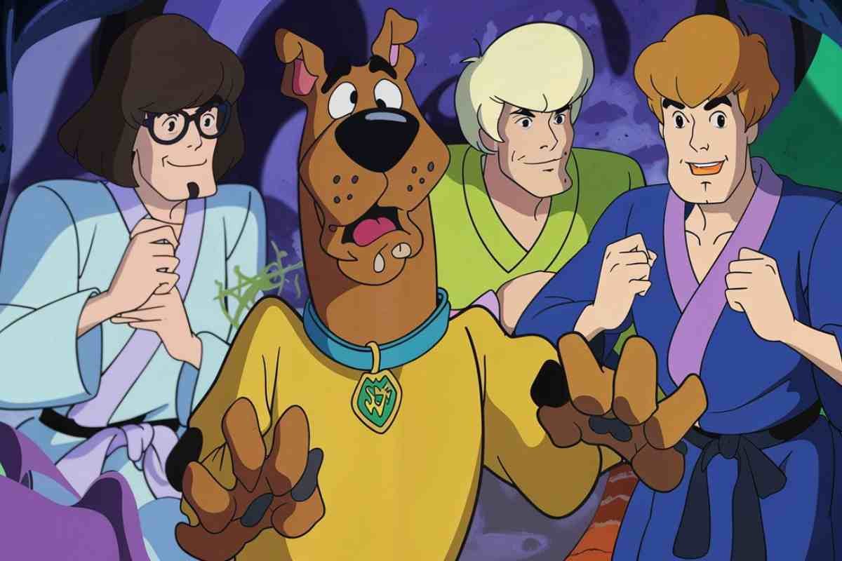Scooby Doo Unmasked with Batman and the gang during sunset adventure